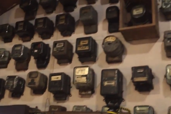 上海帅大叔励志电表博物馆 收藏近3000枚电表
